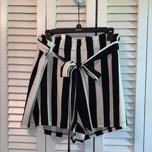 ✨5/$25✨SHEIN High Waist Black and White Striped Shorts